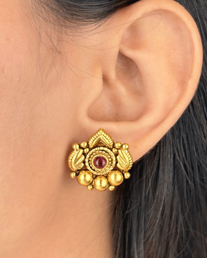 Svarnali Golden Choker