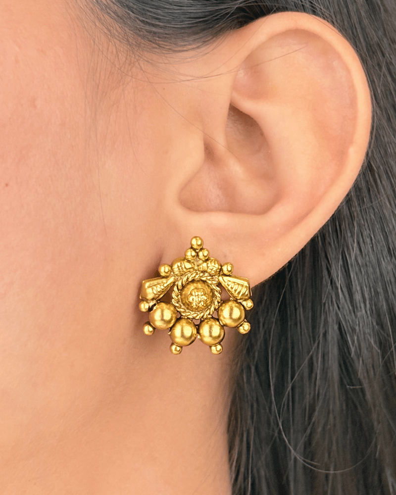 Hemika Golden Necklace