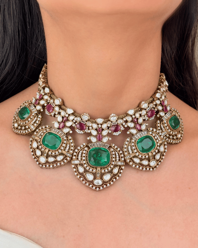 Rajmohini Victorian Polki Emerald Haar | 18K Gold Plating