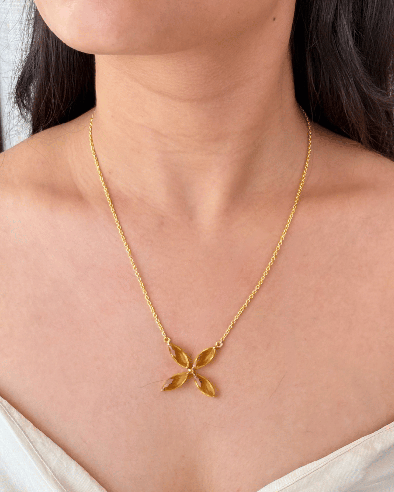 Aurevia Four-Leaf Pendant Set | With Chain