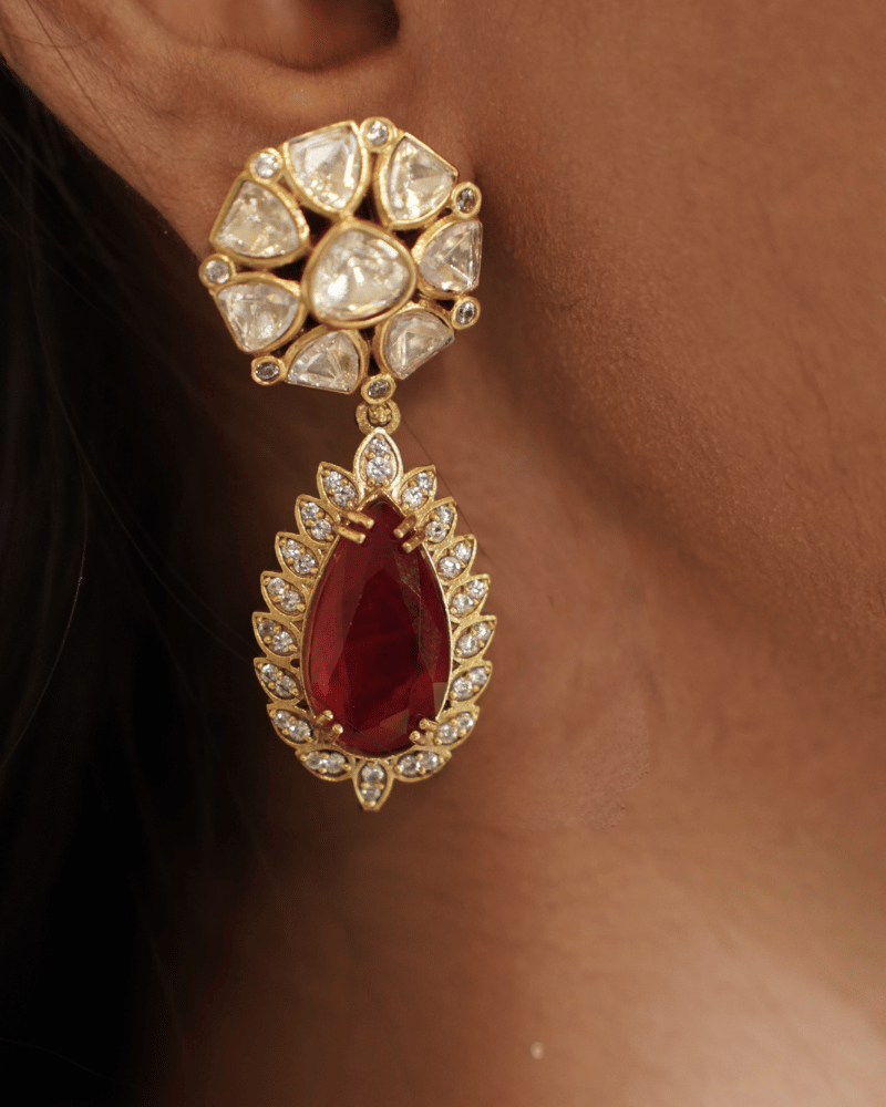 Rubaab Ruby Drop Moissanite Haar | Screw Back | 18K Gold Plating
