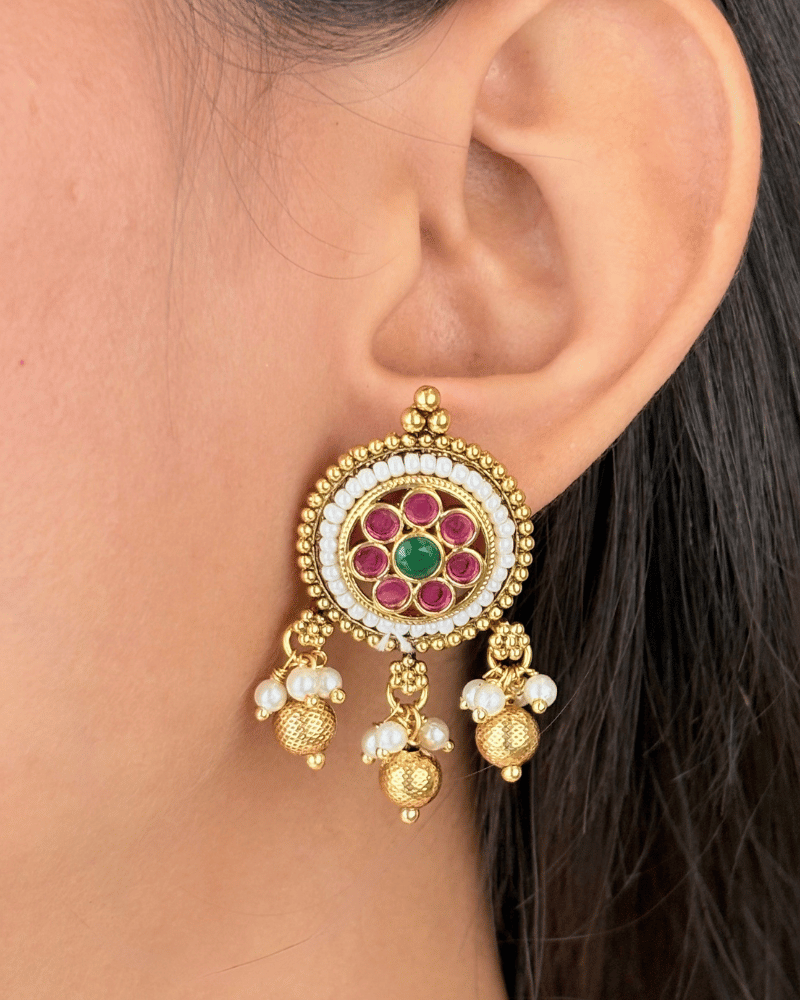 Muktavali Golden Choker Set