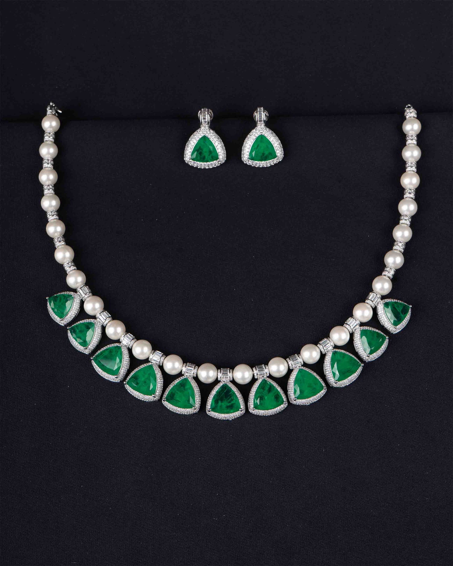 Noiraya Emerald Pearl Heritage Necklace