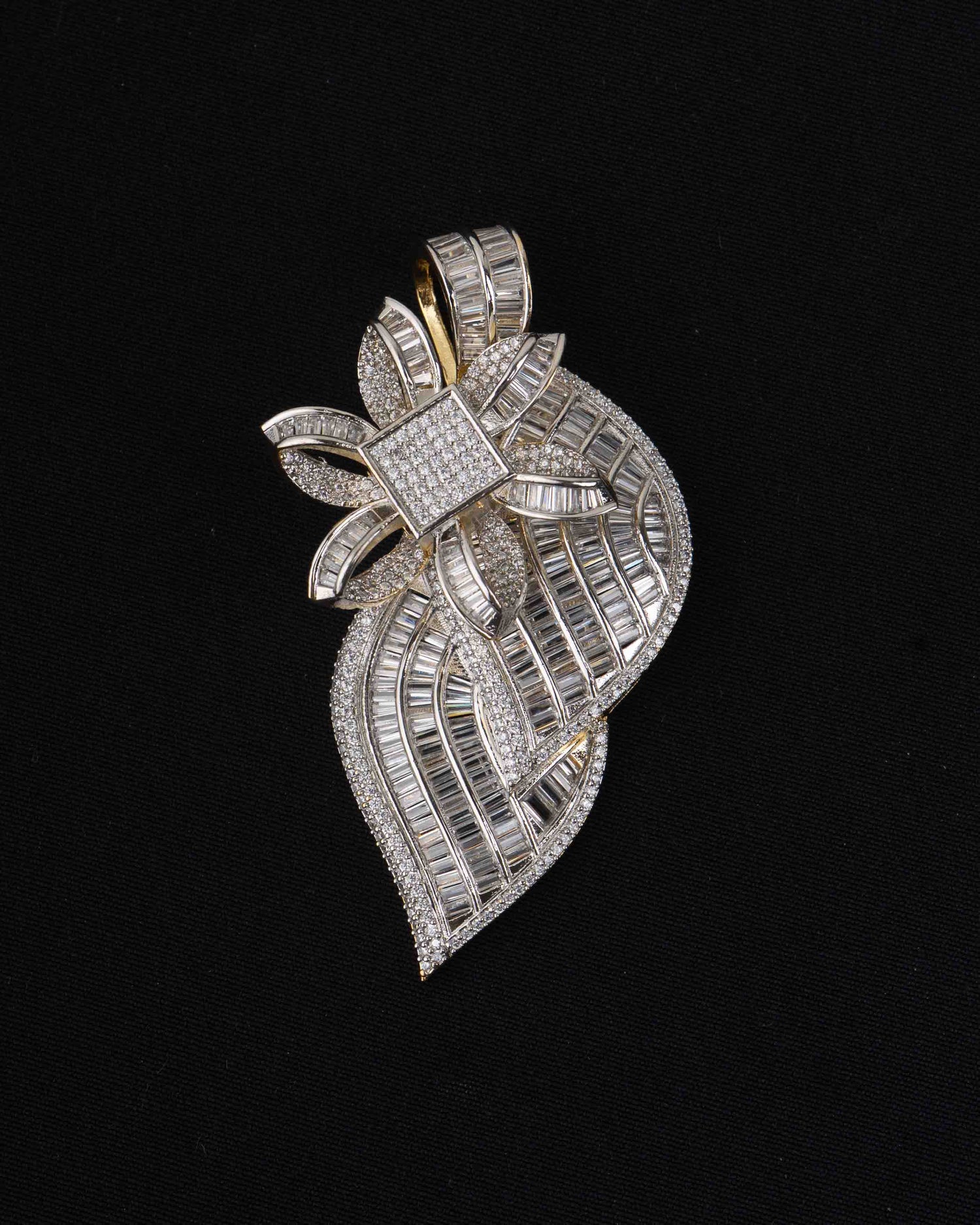 Virasat Diamond Leaf Pendant