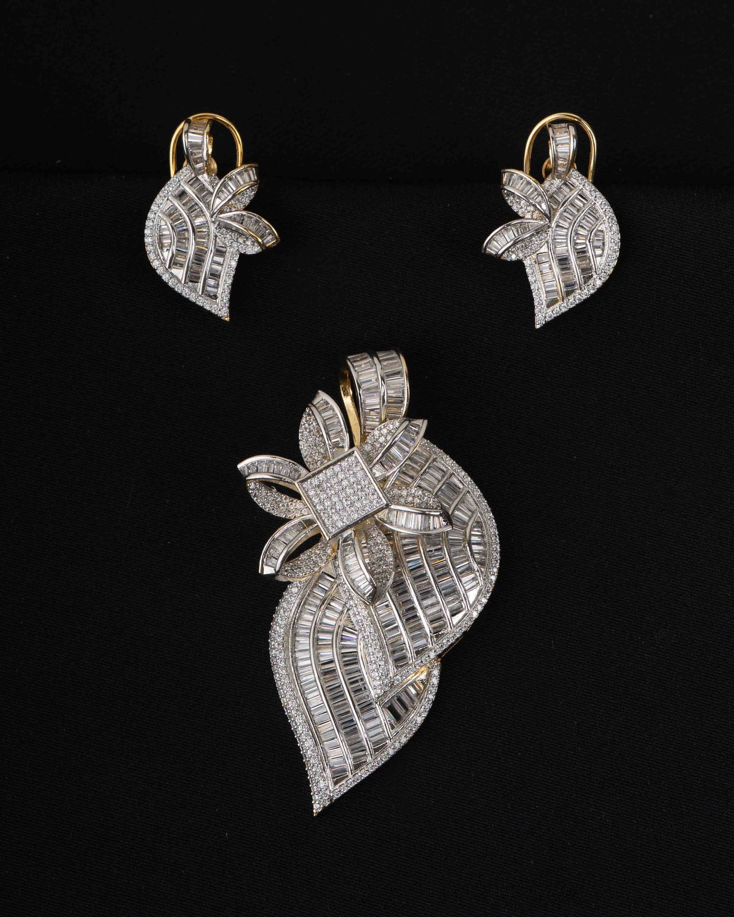 Virasat Diamond Leaf Pendant