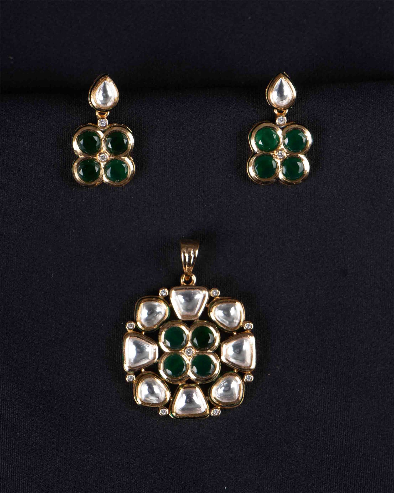 Emerald Kundan Pendant Set