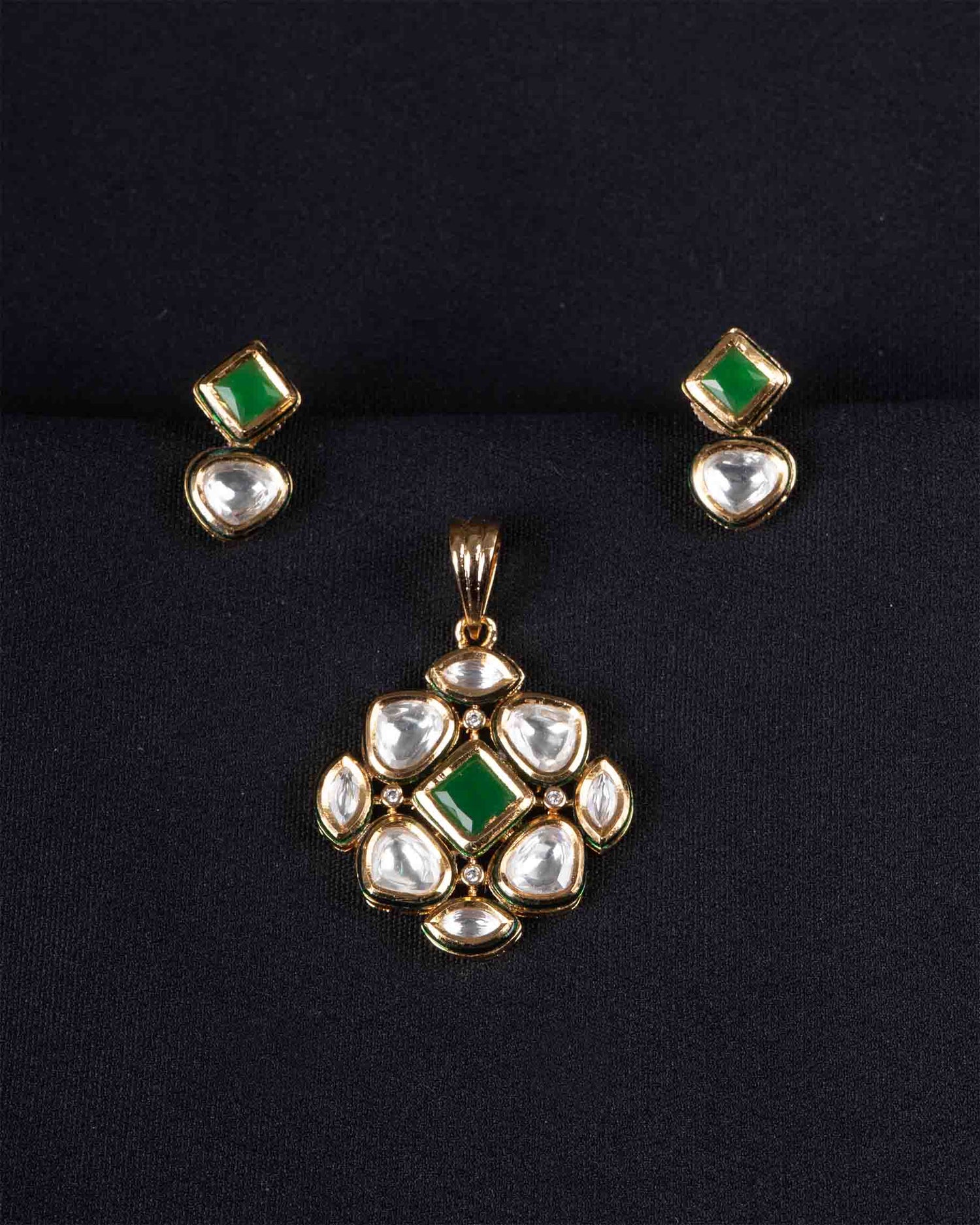 Emerald Kundan Pendant Set