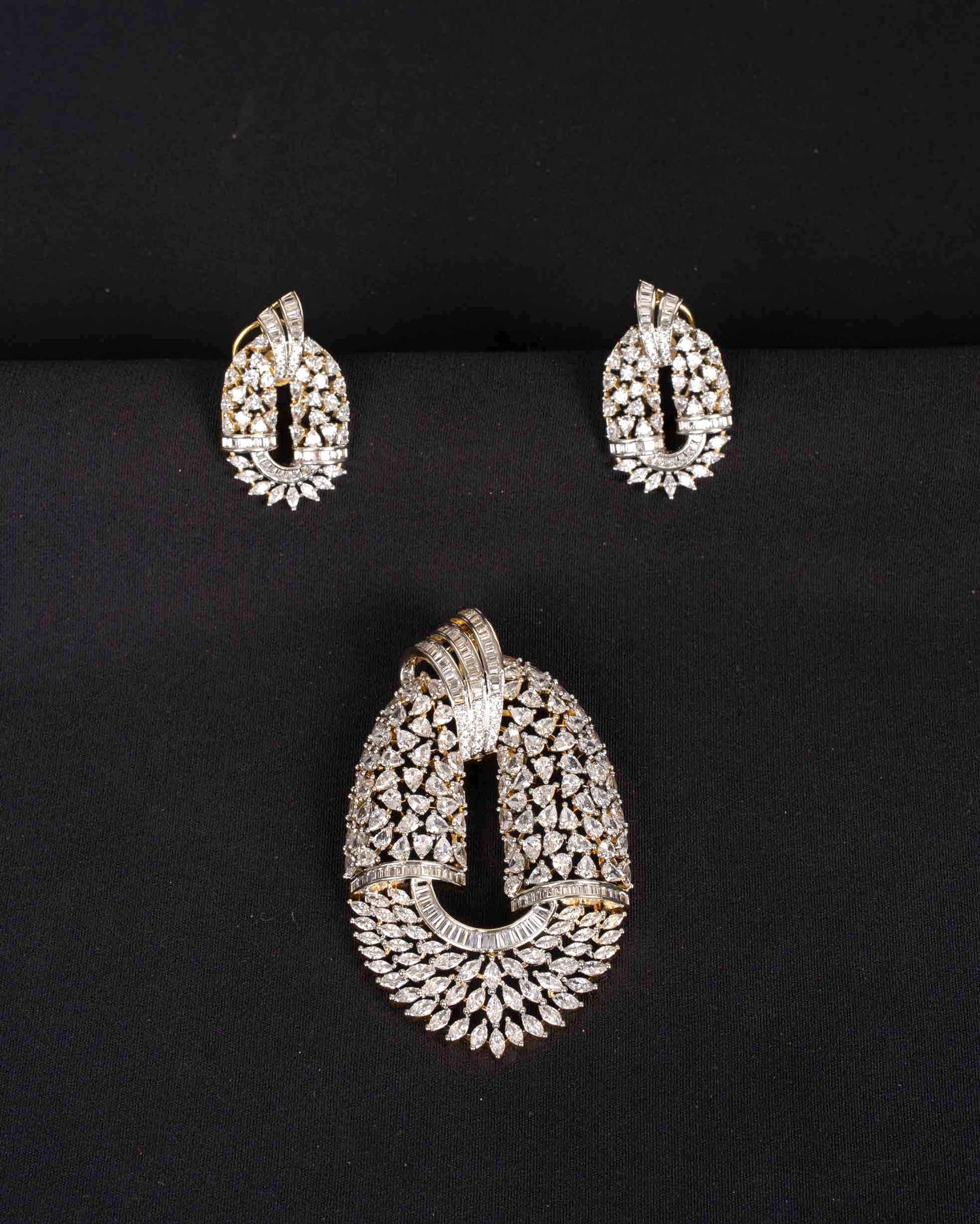 The Infinity Curve Diamond Pendant | Big Size | Screw Back