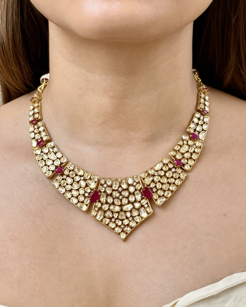 Shahika Ruby Moissanite Haar | Screw Back | 18K Gold Plating