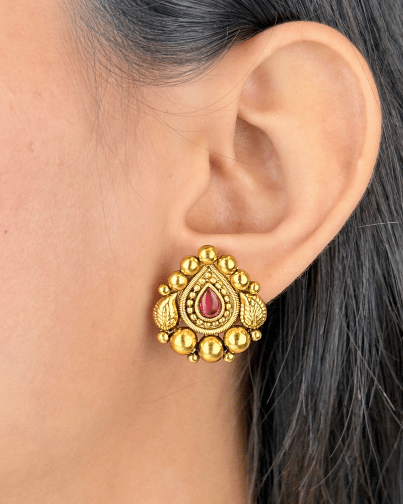 Manjari Golden Choker