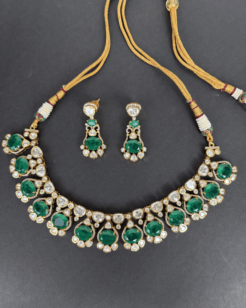 Mehrunisa Emerald Moissanite Haar | 18K Gold Plating | Screw Back