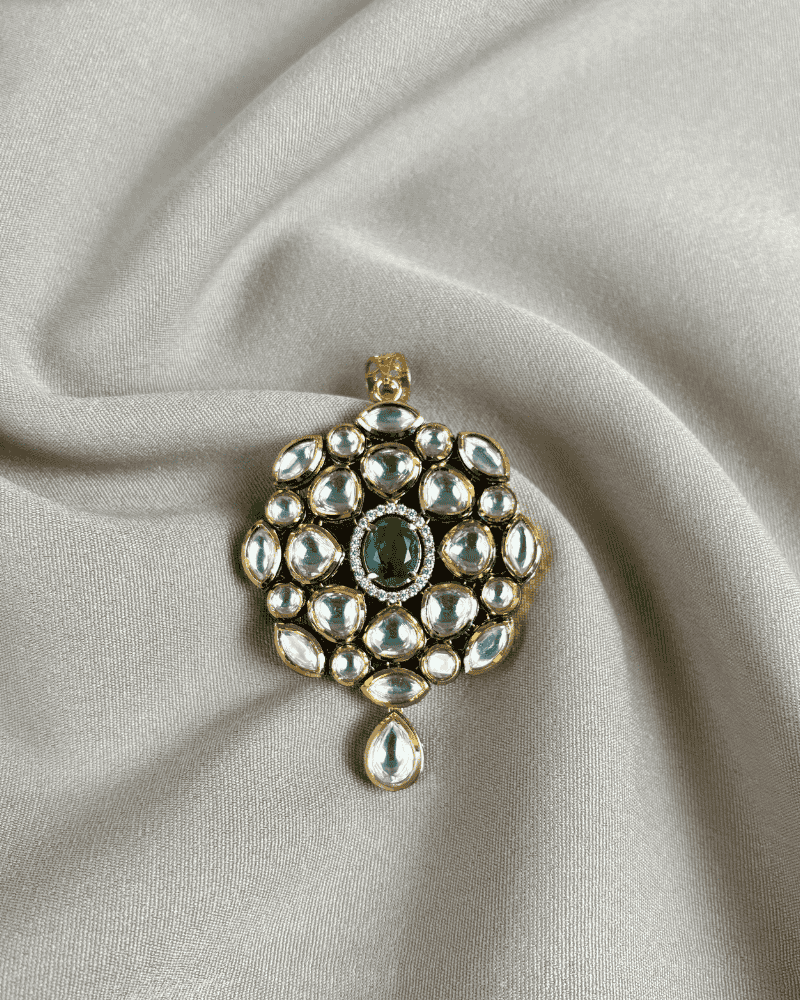 Zayra Kundan Pendant In Emerald