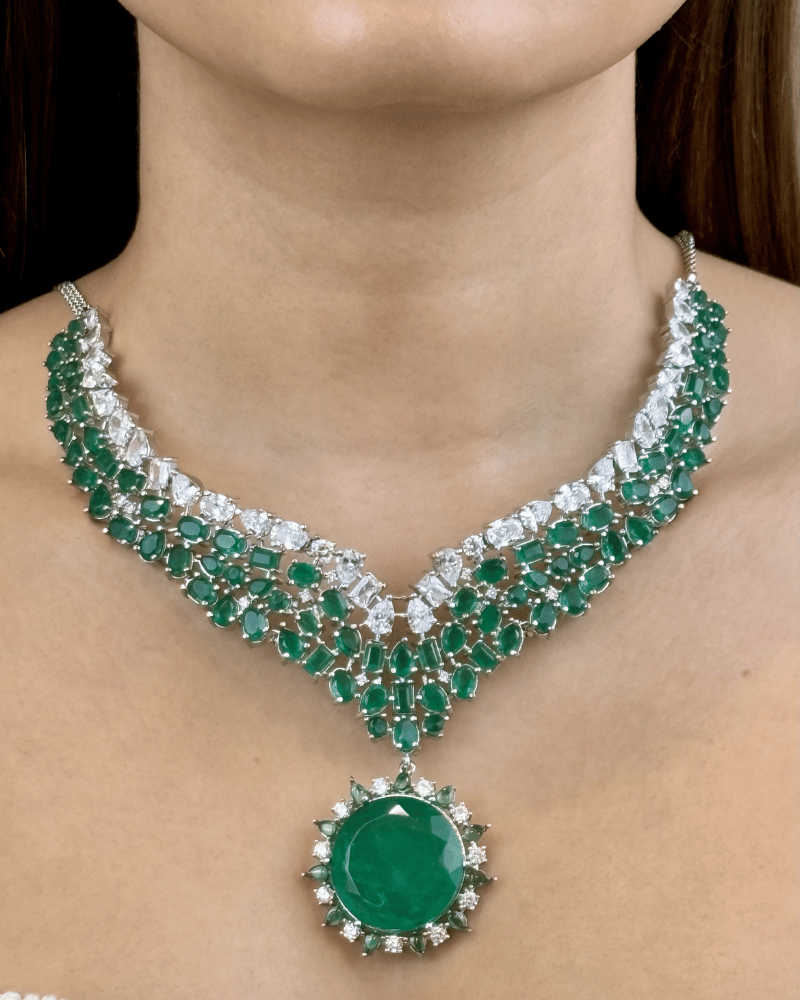 Emerald Medallion Diamond Haar