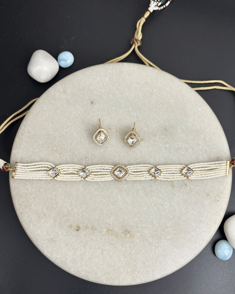 7 Lehri Moti Choker With 5 Elegant Polki Broach