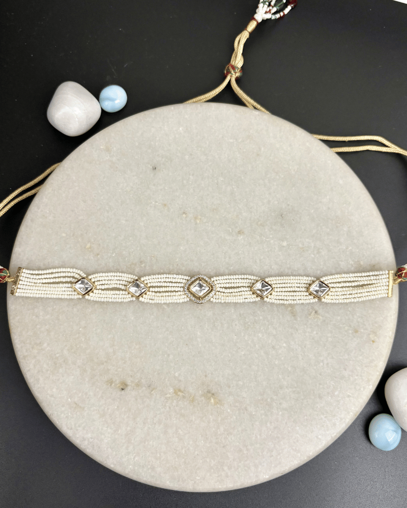 7 Lehri Moti Choker With 5 Elegant Polki Broach