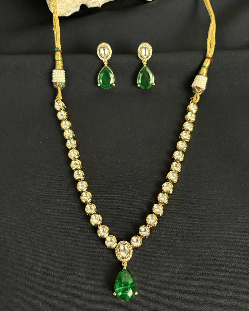Single Line Kundan Necklace With Emerald Drop