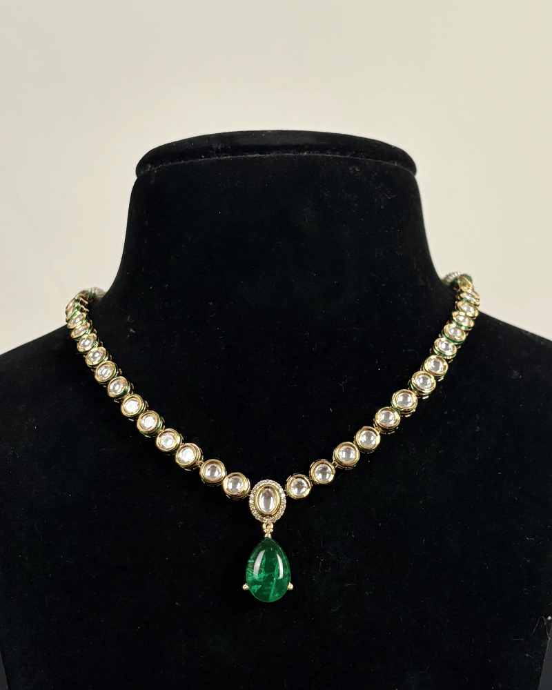 Single Line Kundan Necklace With Emerald Drop