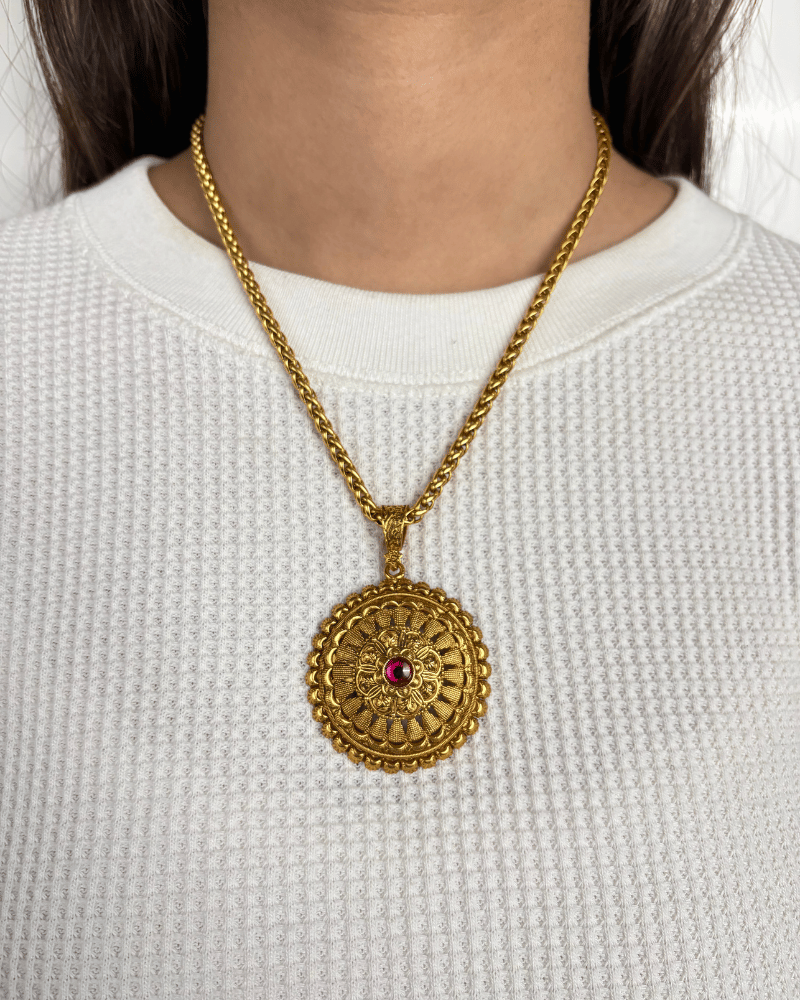 Kanak Golden Pendant With Chain