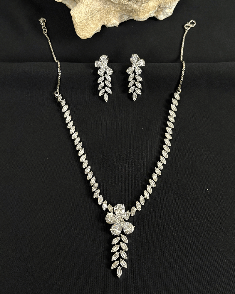 Imperial Leaf Diamond Necklace Set