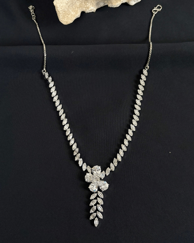 Imperial Leaf Diamond Necklace Set