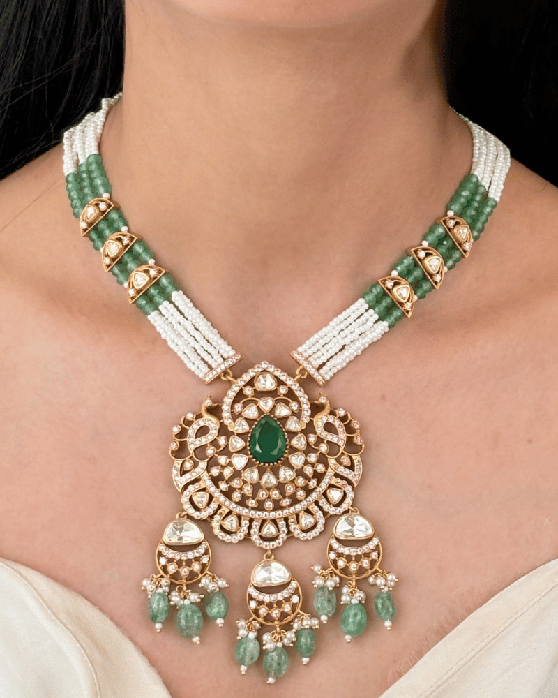 Surkhvaani Emerald Moissanite Haar | Screw Back | 18K Gold Plating