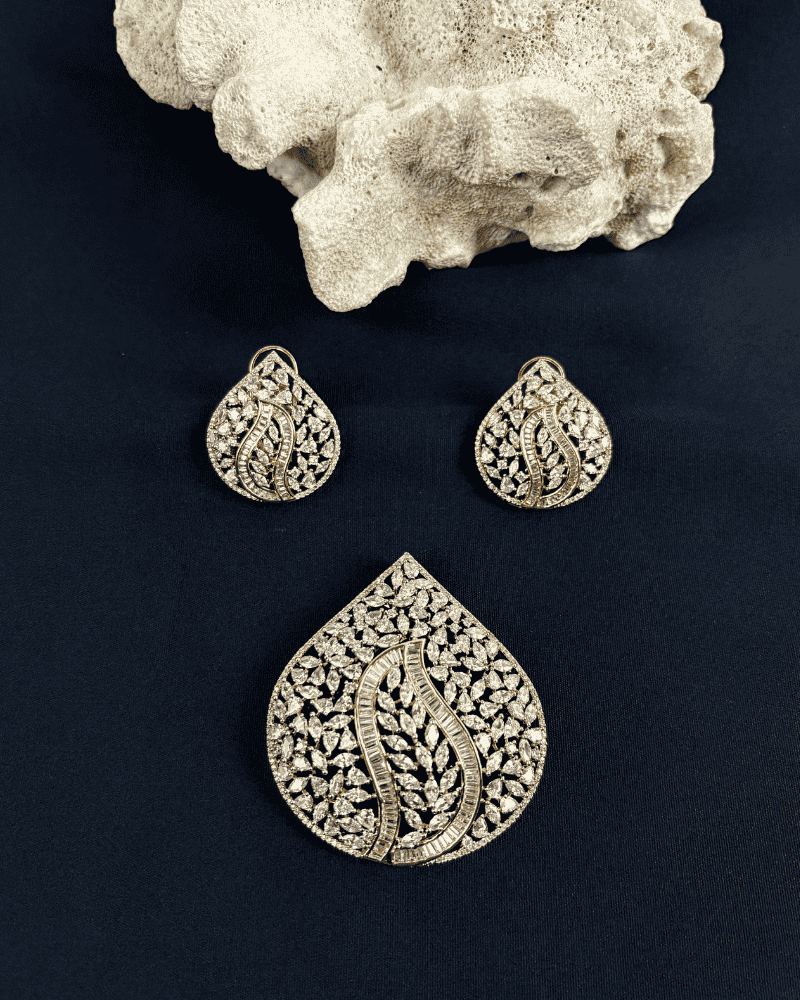 Ishani Marqise & Choki Stones Diamond Pendant Set | Big Size