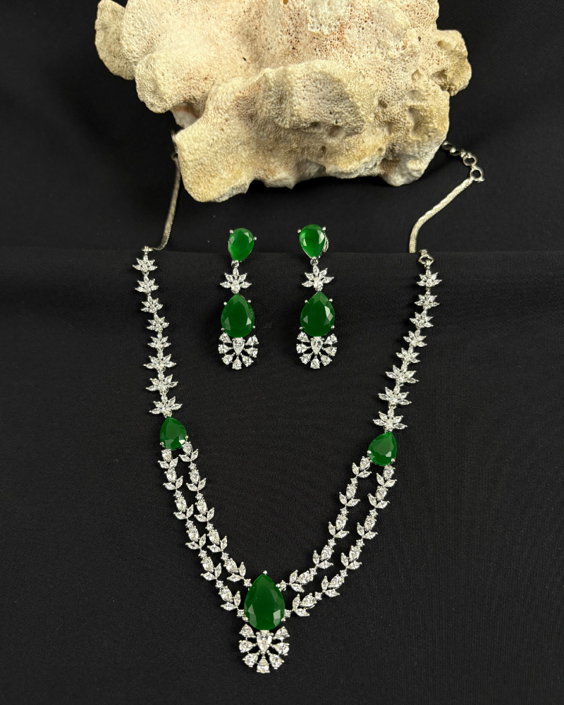 Double Line Emerald Haar With Marquise Diamonds