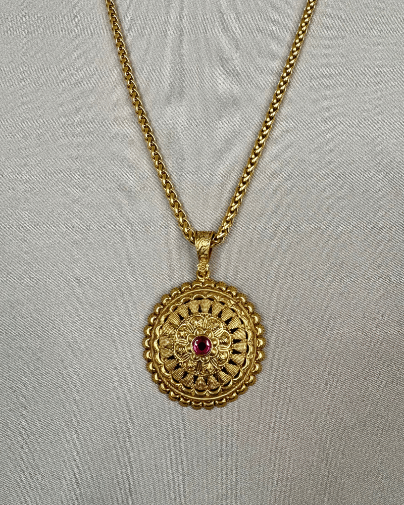 Kanak Golden Pendant With Chain
