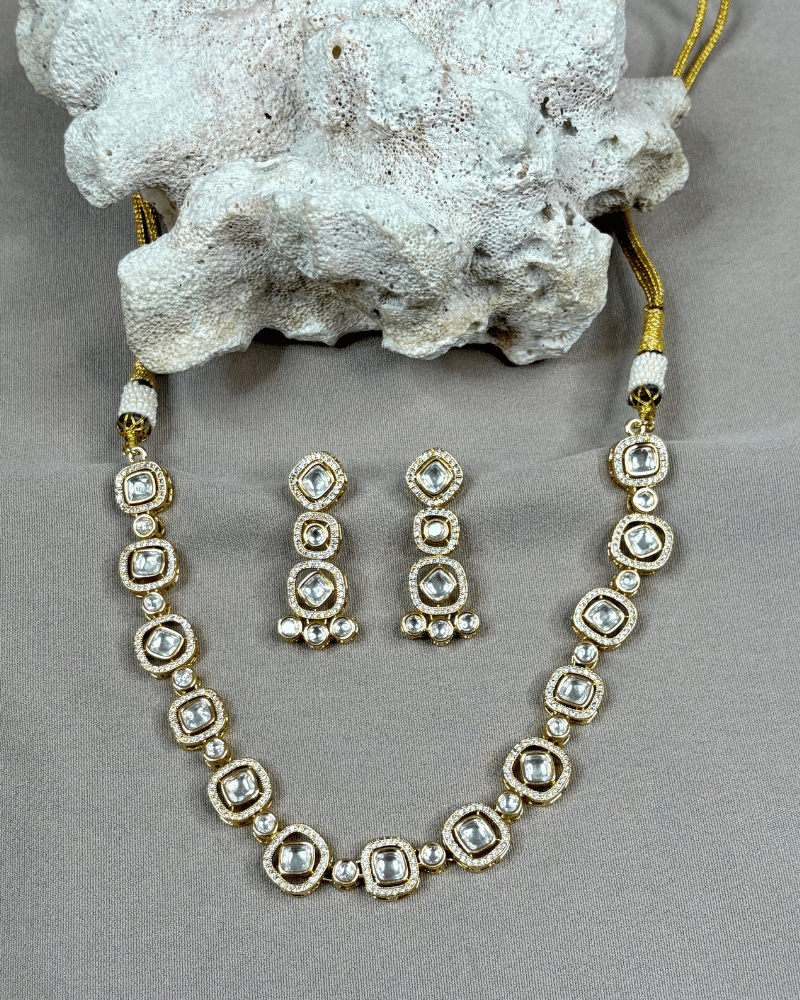 Single Line Kundan Haar With Diamond Borders