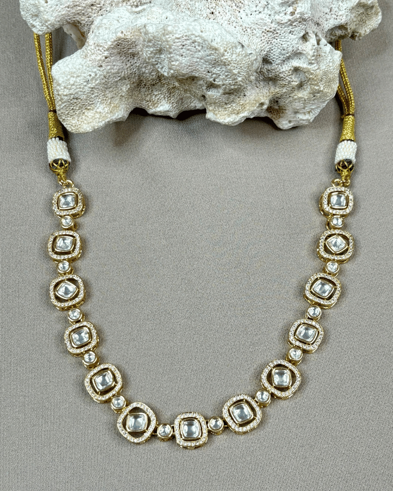 Single Line Kundan Haar With Diamond Borders