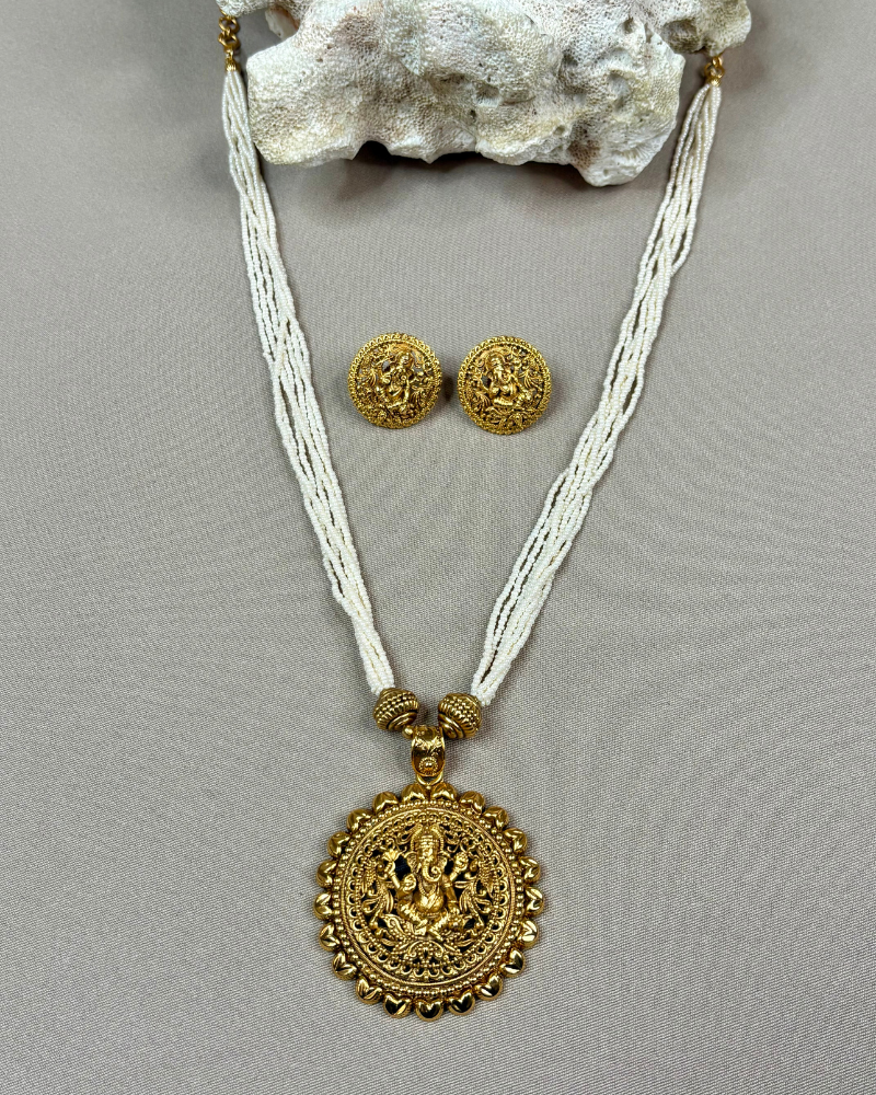 Royal Ganesha Pendant With White Moti Beads