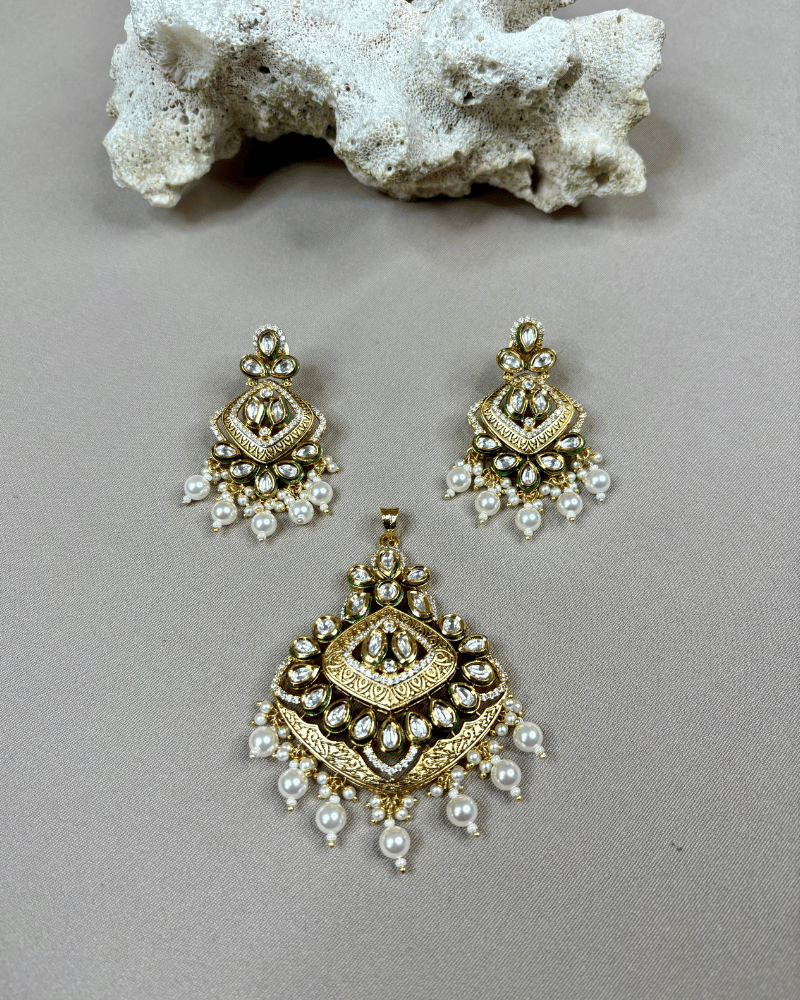 Heeramoti Kundan Pendant Set