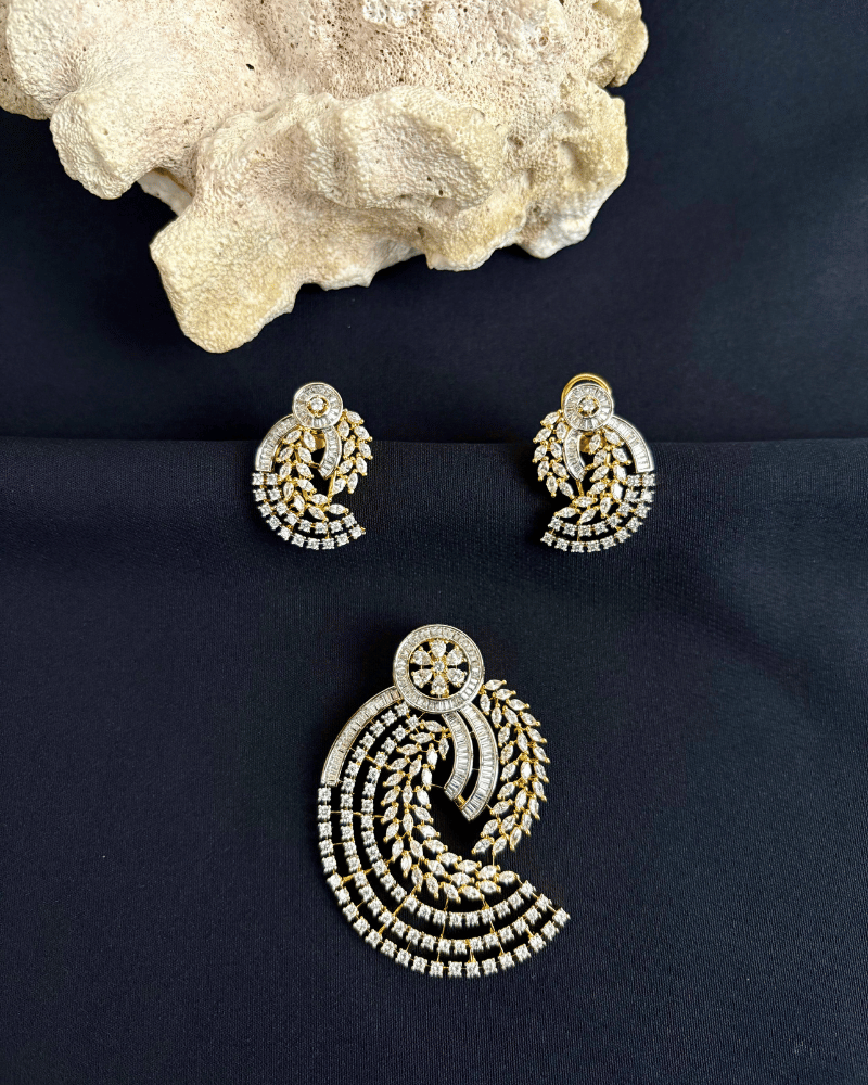 Meenashi Diamond Pendant | Big Size