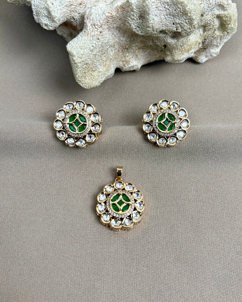 Polki Pendant Set In Emerald