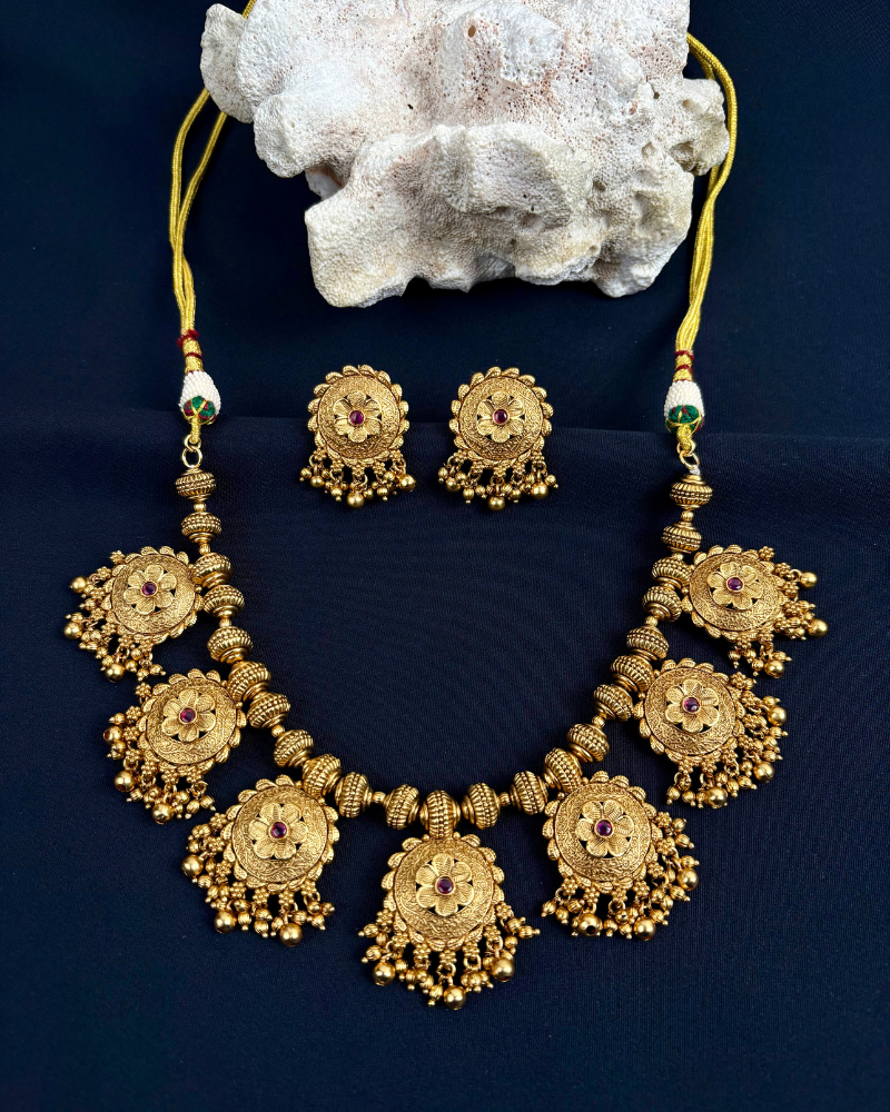 Vasantika Floral Heritage Haar