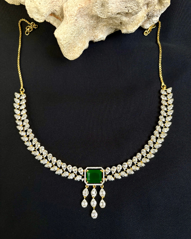 Rajnigandha Emerald Haar