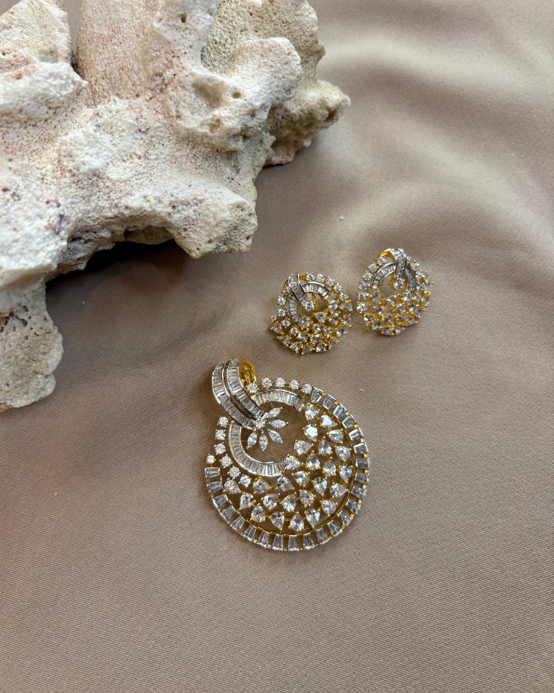 Elenora AD Pendant Set