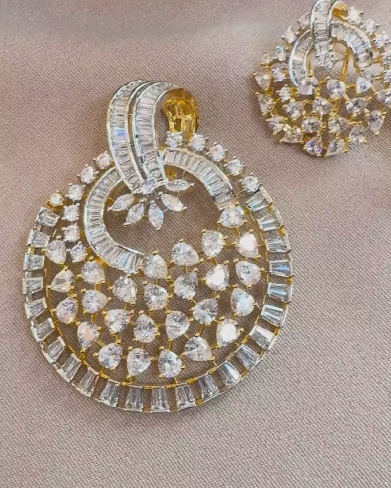 Elenora AD Pendant Set